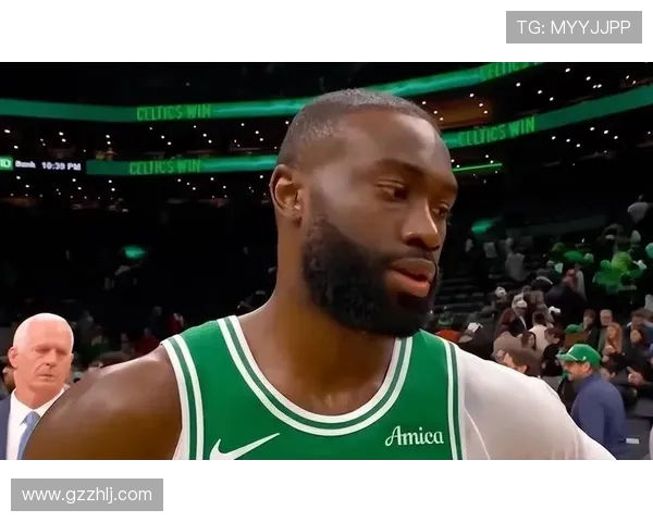 杰伦布朗带领球队逆转胜利19投9中砍下29分助攻4次第三节独得17分